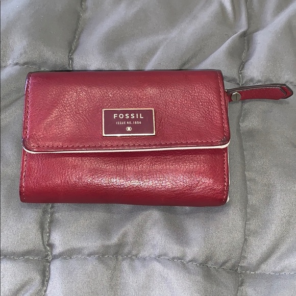 Fossil Dawson Multifunction Wallet in Wine - Picture 2 of 8
